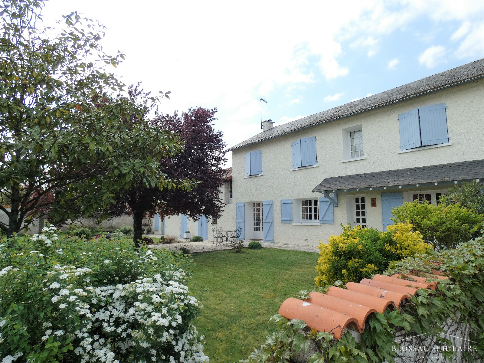 vente MAISON D HABITATION avec LOCAL ANNEXE à 10 KM de NEUVILLE DE POITOU